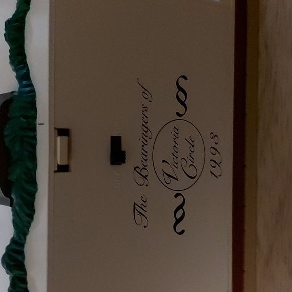 Hallmark The Bearingers Ornament  Set - Picture 9 of 10